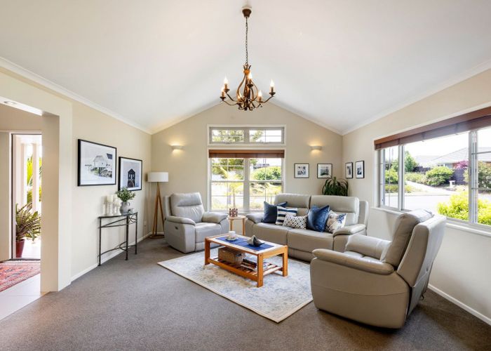  at 12 Featherstone Drive, Flagstaff, Hamilton