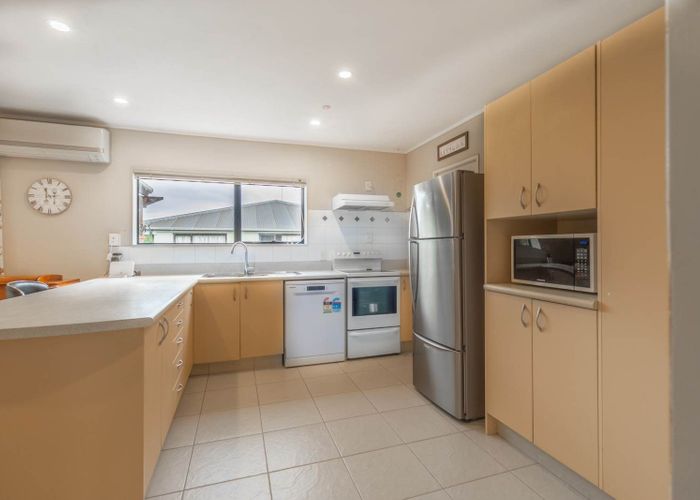  at 12 Skybird Place, Glen Eden, Waitakere City, Auckland