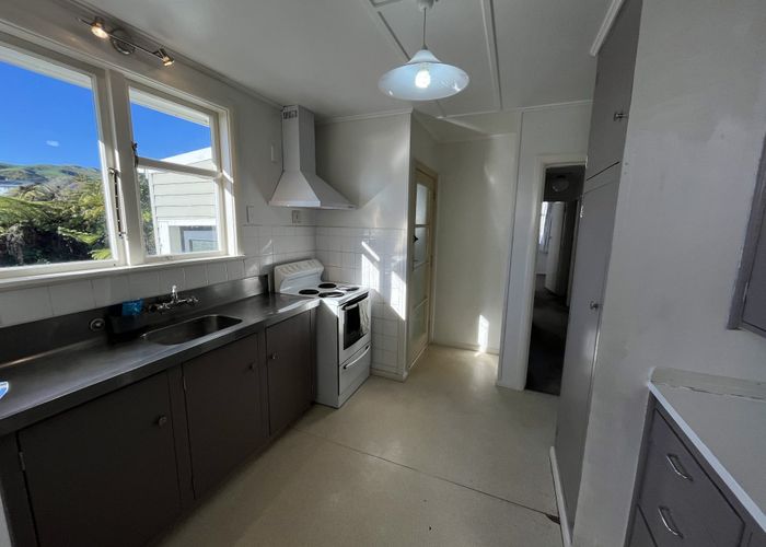  at 33 Leicester Street, Cannons Creek, Porirua, Wellington