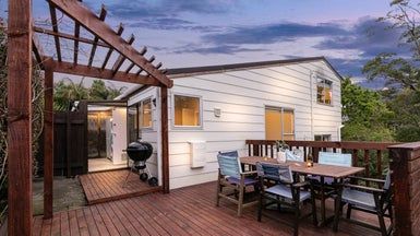  at 2/3 Hellyers Street, Birkdale, Auckland