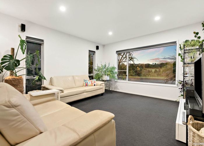  at 42 Flintridge Drive, Flat Bush, Auckland