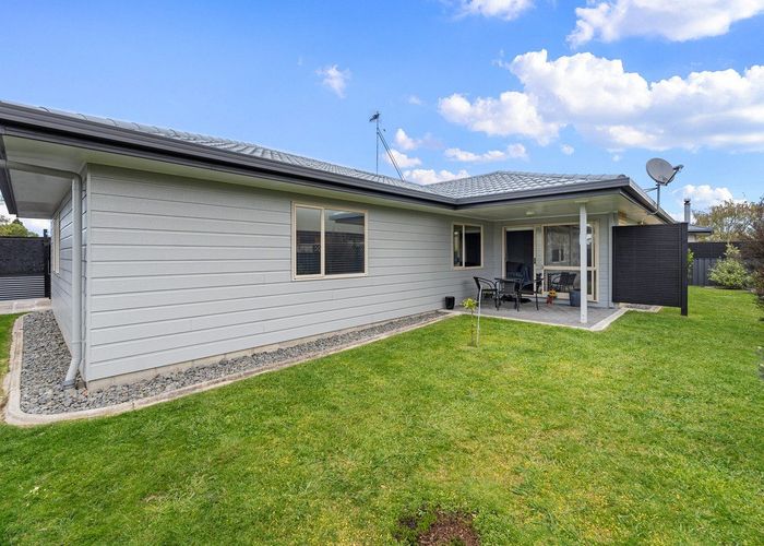  at 8 Donegal Place, Katikati