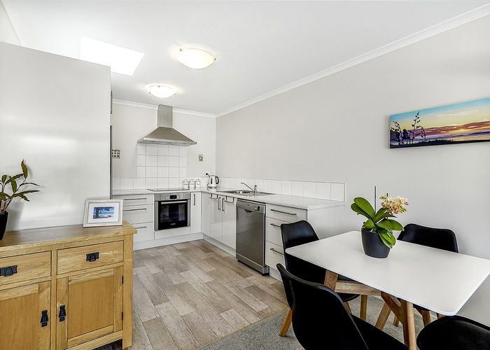  at 24/18 Fox Street, Hamilton East, Hamilton, Waikato