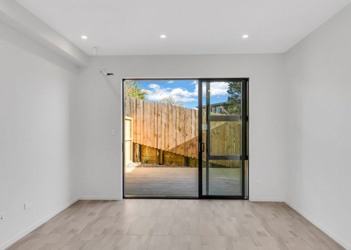  at 4/22 Fitzgerald Road, Mount Wellington, Auckland