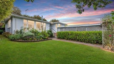  at 21 Chartwell Avenue, Glenfield, Auckland