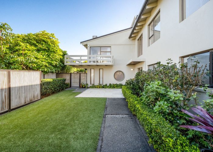  at 24 Clovelly Road, Bucklands Beach, Manukau City, Auckland