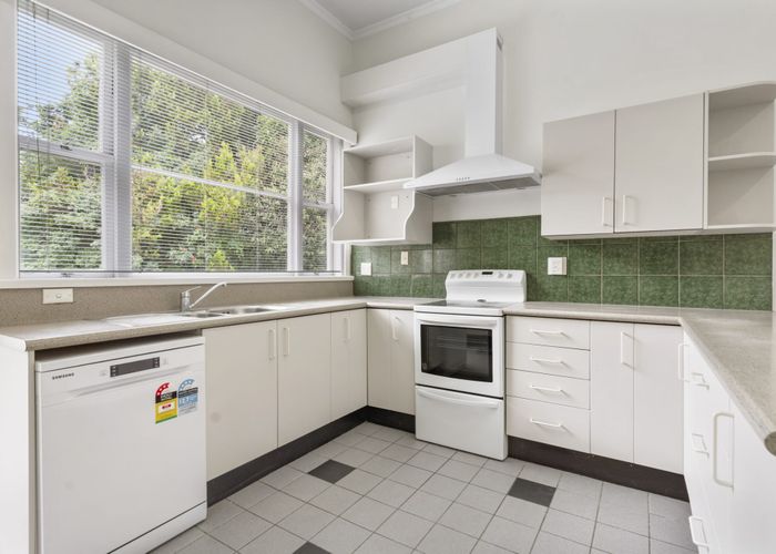  at 2/6 Aratonga Avenue, Greenlane, Auckland City, Auckland
