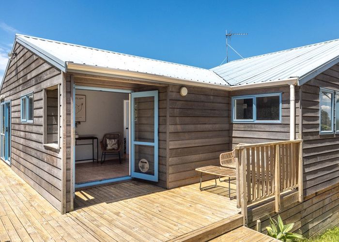  at 8 Dickson Road, Surfdale, Waiheke Island