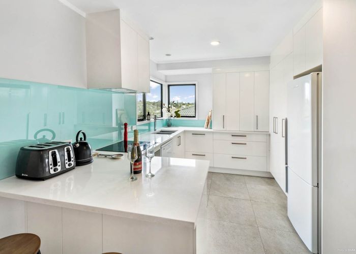  at 2/6 Antrim Grove, Bayview, Auckland