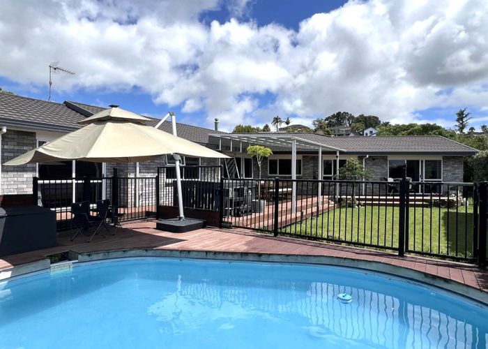  at 4 Hanly Close, West Harbour, Auckland