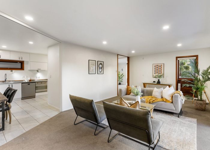  at 2/4 The Esplanade, Castor Bay, Auckland