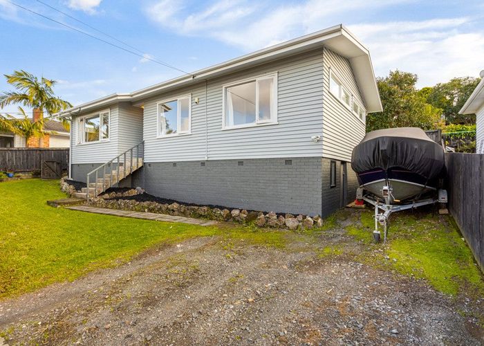  at 1/6 Braebank Lane, Te Atatu South, Auckland