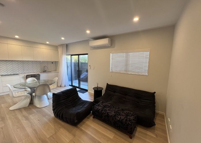  at 2/39 Graham Avenue, Te Atatu Peninsula, Waitakere City, Auckland