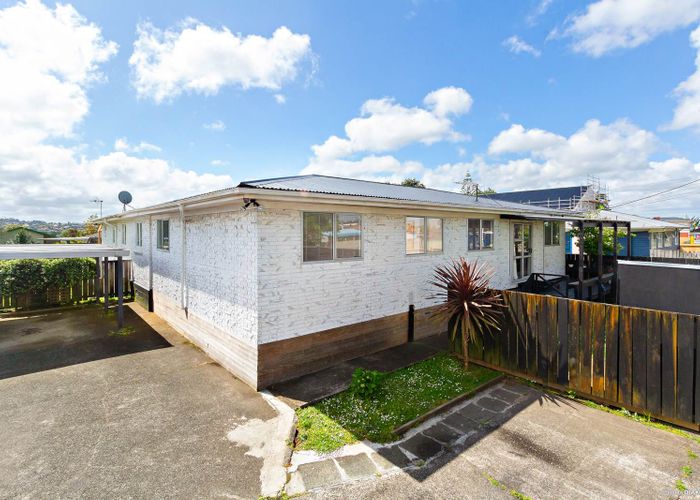  at 1/123 Bruce McLaren Road, Henderson, Auckland