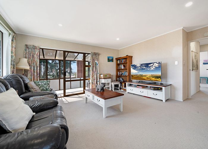  at 2/1544 Dominion Road Extension, Mount Roskill, Auckland
