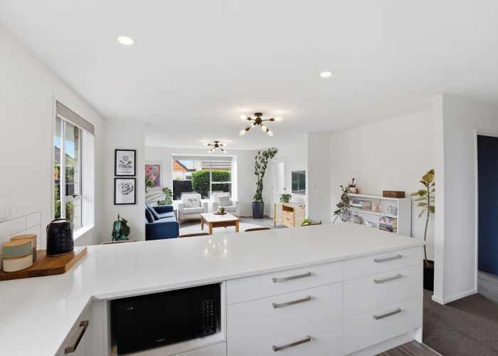  at 2/17b Prestons Road, Redwood, Christchurch City, Canterbury