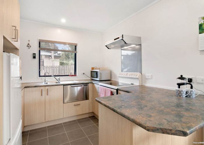  at 2/10 Knott Road, Stanmore Bay, Whangaparaoa