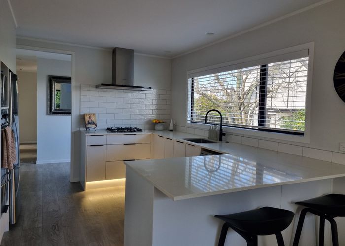  at 18 Sandgate Ave, Botany Downs, Manukau City, Auckland