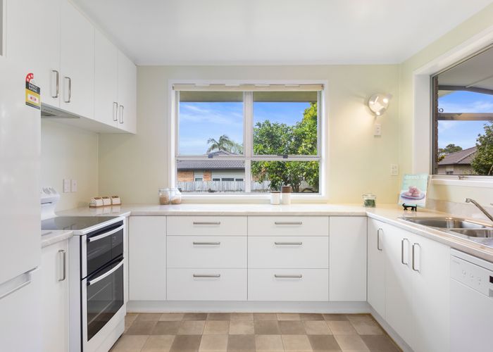  at 2/15 Poinsettia Place, Henderson, Auckland