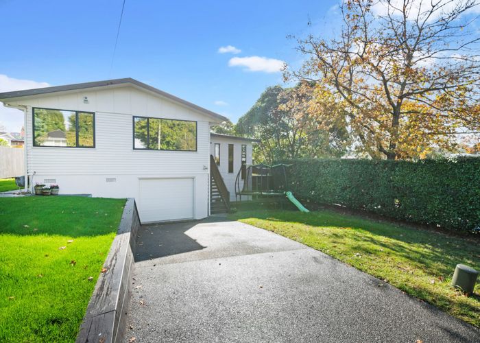  at 1/51 Knightsbridge Drive, Forrest Hill, North Shore City, Auckland