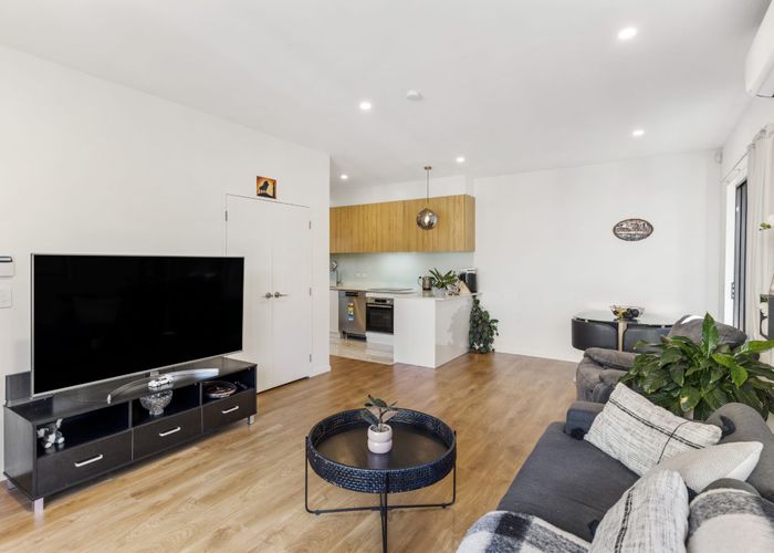  at 16/26 Springvale Drive, Fairview Heights, North Shore City, Auckland