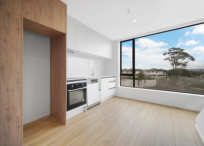  at 4/2 Treasure Lane, Te Atatu South, Waitakere City, Auckland