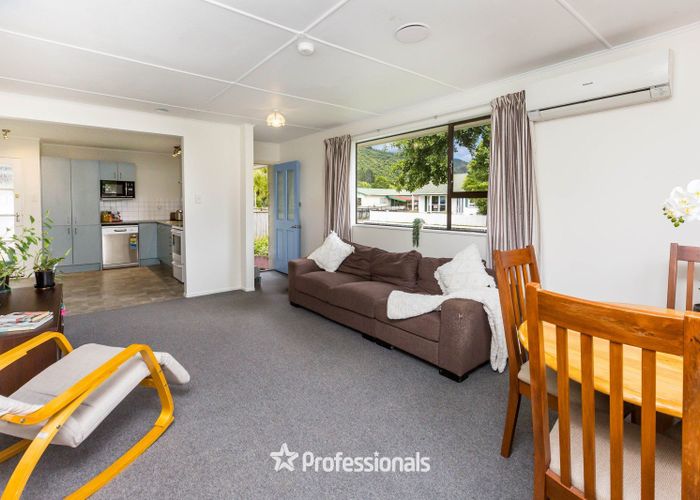  at 2/6 Gemstone Drive, Birchville, Upper Hutt