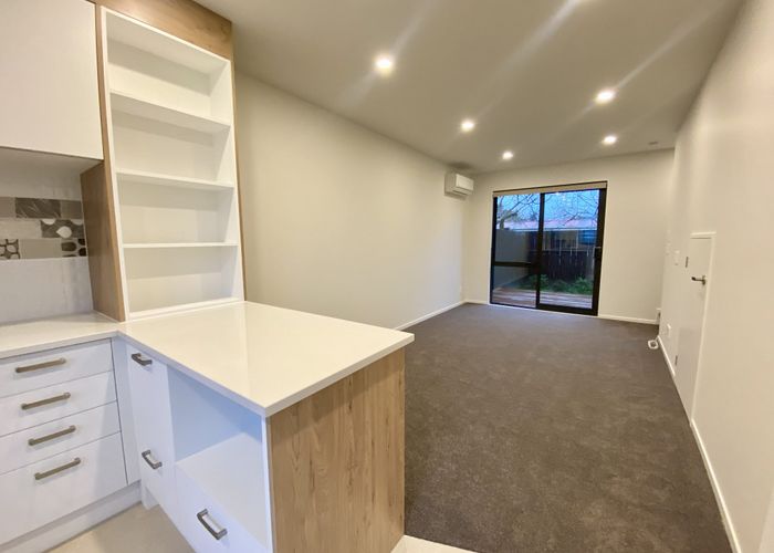  at 8/47 Beach Road, Te Atatu Peninsula, Waitakere City, Auckland