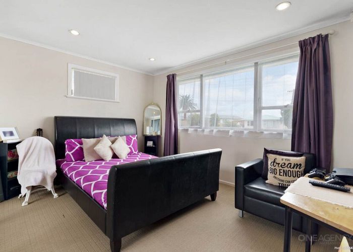  at 11 Statesman Street, Henderson, Waitakere City, Auckland