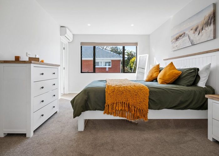  at 421B Glenfield Road, Glenfield, North Shore City, Auckland