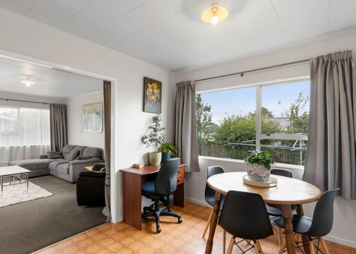  at 5 De Bloge Place, Clendon Park, Manukau City, Auckland