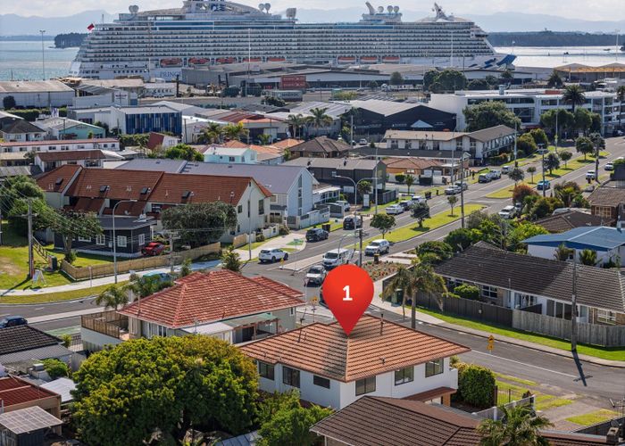  at 1 Sutherland Avenue, Mount Maunganui, Mount Maunganui