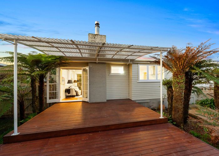  at 8 Esmeralda Avenue, Avondale, Auckland City, Auckland