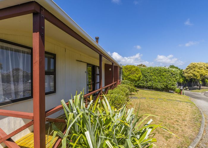  at 9 Hastings Street, Waikanae Beach, Waikanae