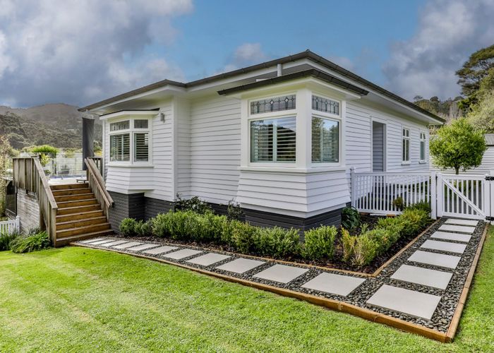  at 14 Landing Road, Titirangi, Auckland