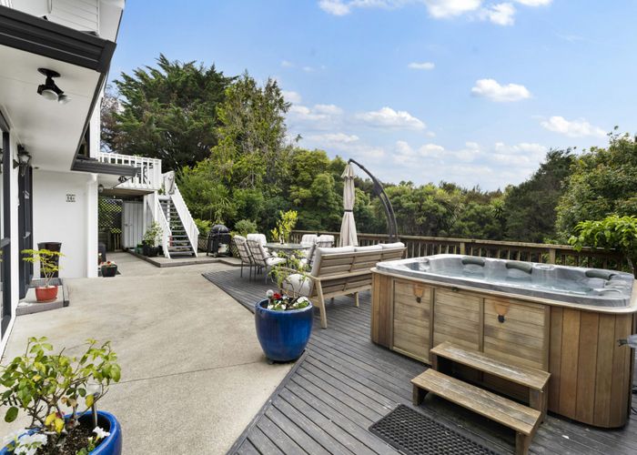  at 14 Coubray Place, Botany Downs, Auckland