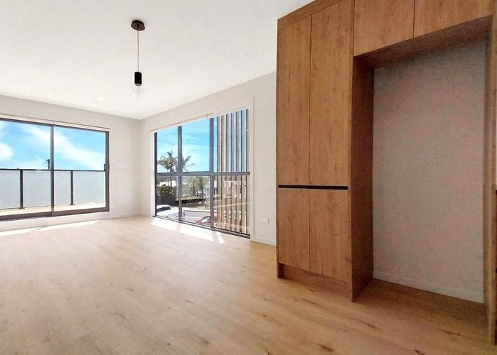  at 8/264 Rangatira Road, Beach Haven, Auckland
