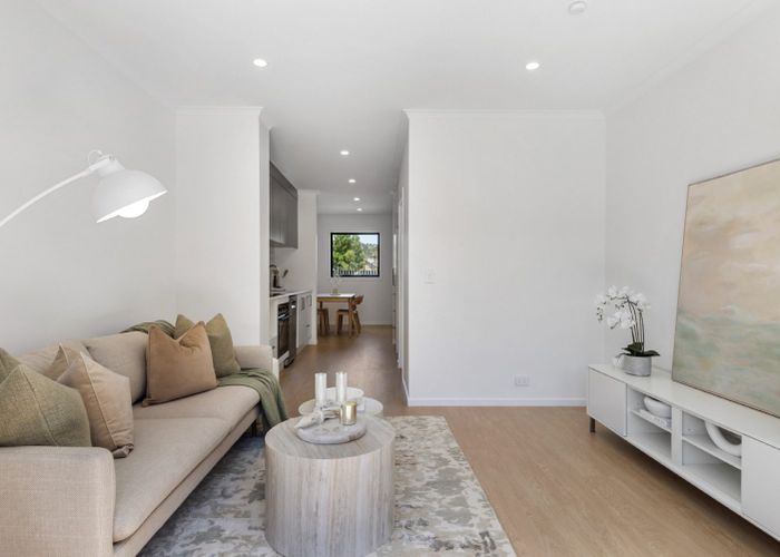  at 5 Ngakete Crescent, Glenfield, North Shore City, Auckland