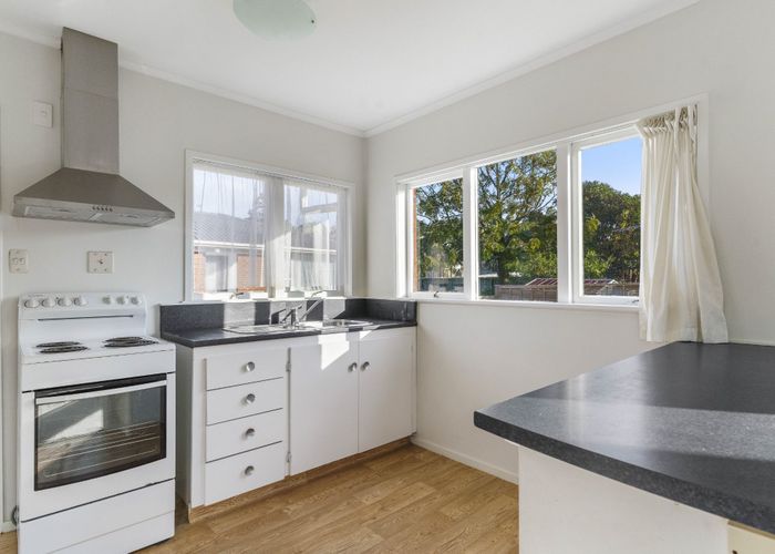  at 2/8 Chartwell Avenue, Glenfield, North Shore City, Auckland