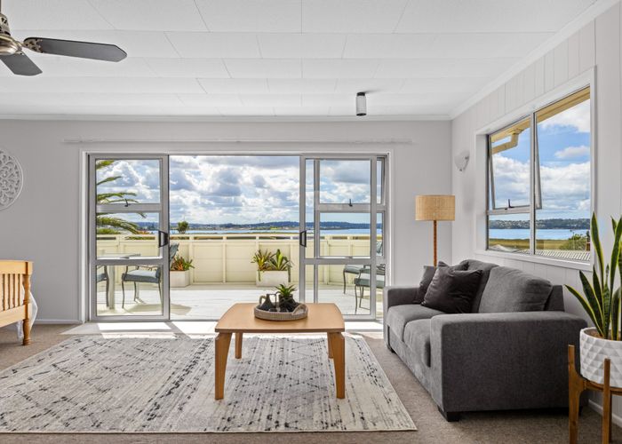  at 43 Rewarewa Road, Te Atatu Peninsula, Waitakere City, Auckland