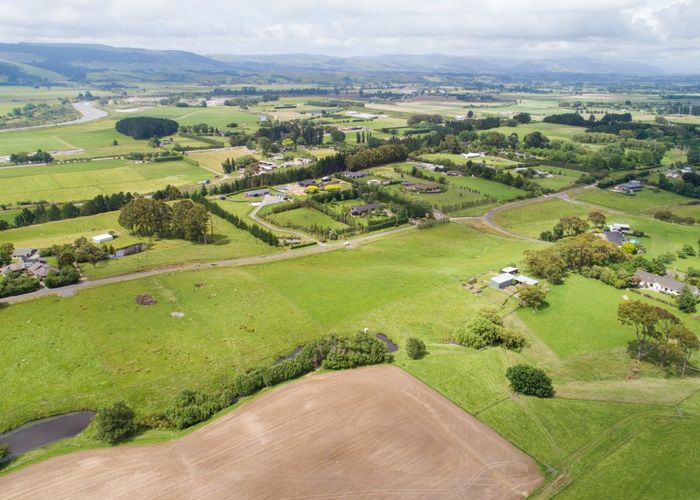  at 211 Hendersons Line, Kelvin Grove, Palmerston North