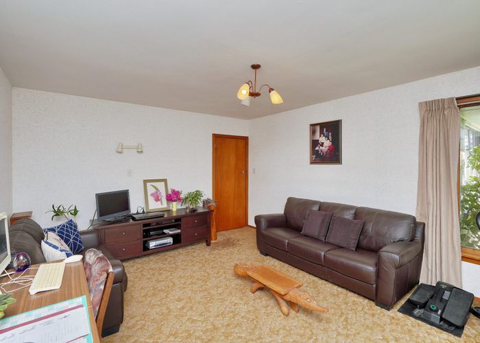  at 8 Quebec Place, Wainoni, Christchurch