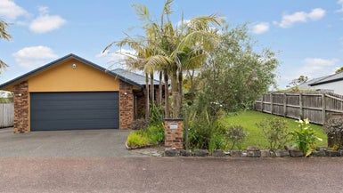  at 32 Baulcomb Parade, Windsor Park, Auckland