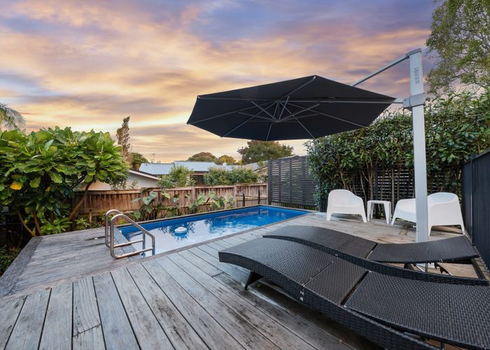  at 20 Lilian Place, Farm Cove, Auckland