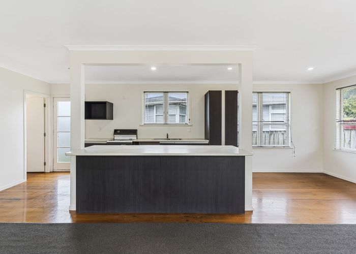  at 33 Mountain Road, Mangere Bridge, Auckland