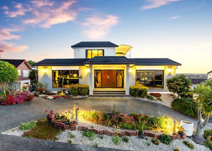  at 22 McCahill Views, Botany Downs, Manukau City, Auckland