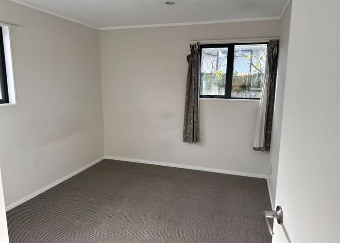  at 2b Cranberry Pl, Bucklands Beach, Manukau City, Auckland