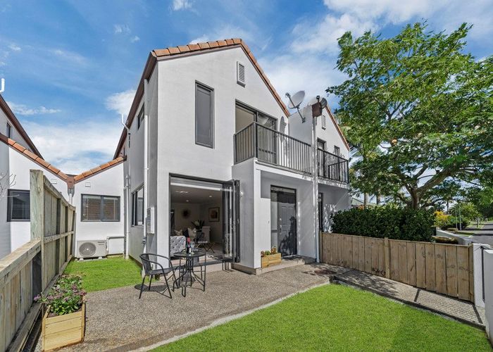  at 2/25 Kellaway Drive, East Tamaki, Manukau City, Auckland