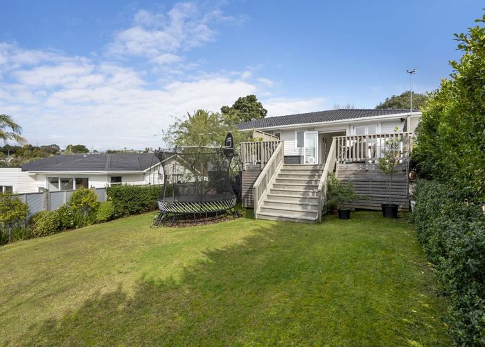  at 25 Agincourt Street, Glenfield, Auckland