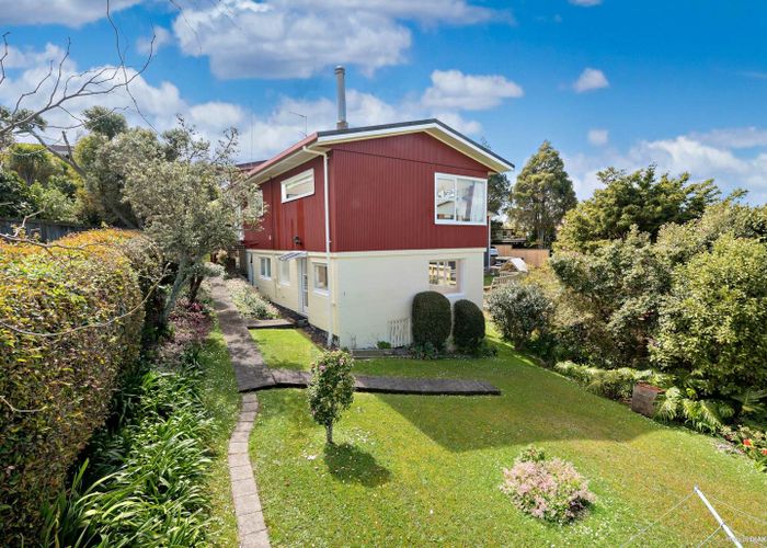  at 35 Montgomery Ave, Rothesay Bay, North Shore City, Auckland